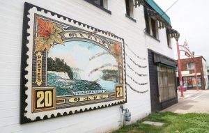 Elaine Wallis/Signature Sign & Image