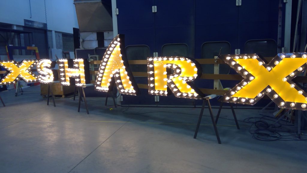 Zak/Montreal Neon Signs